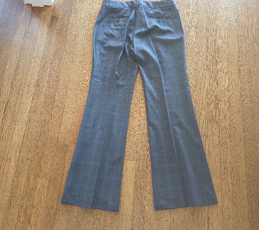 ๐Theory Light Wool Pants in Light Plaid Gray - Picture 10 of 12